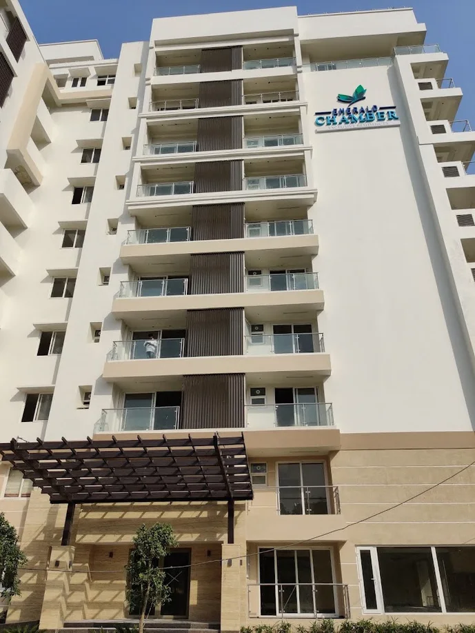 Emerald Chamber in Kanpur: aluminium & upvc systems by Riyom Global Solutions