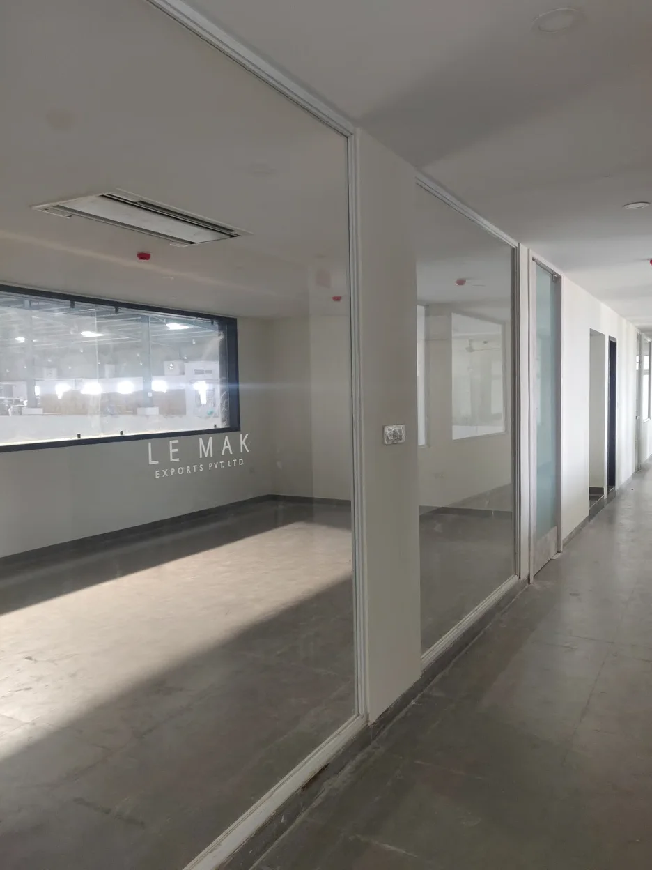 LE MAK Exports in Kanpur: aluminium & upvc systems by Riyom Global Solutions