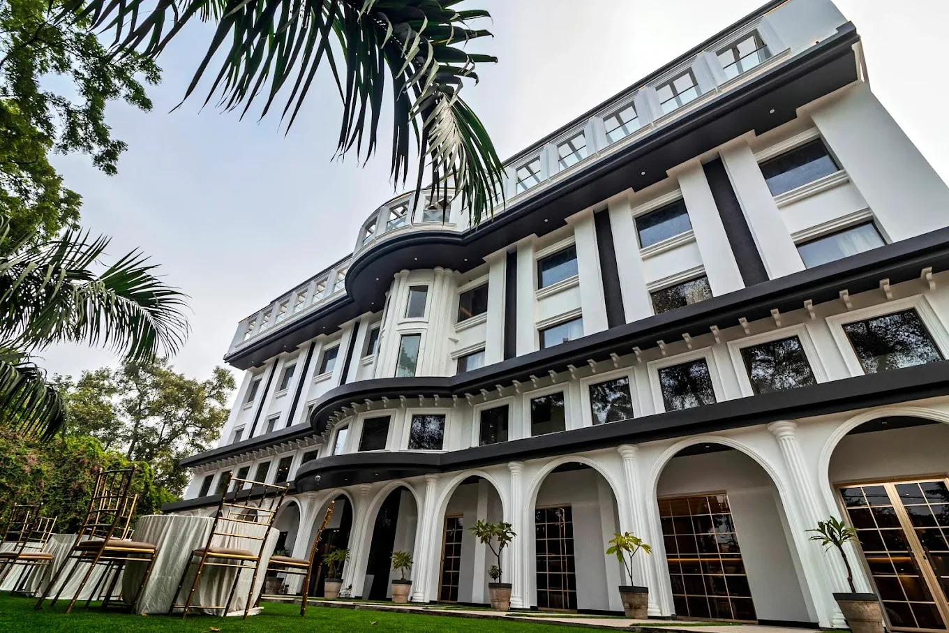 Rudraksh The Hotel in Prayagraj: aluminium systems & railing by Riyom Global Solutions