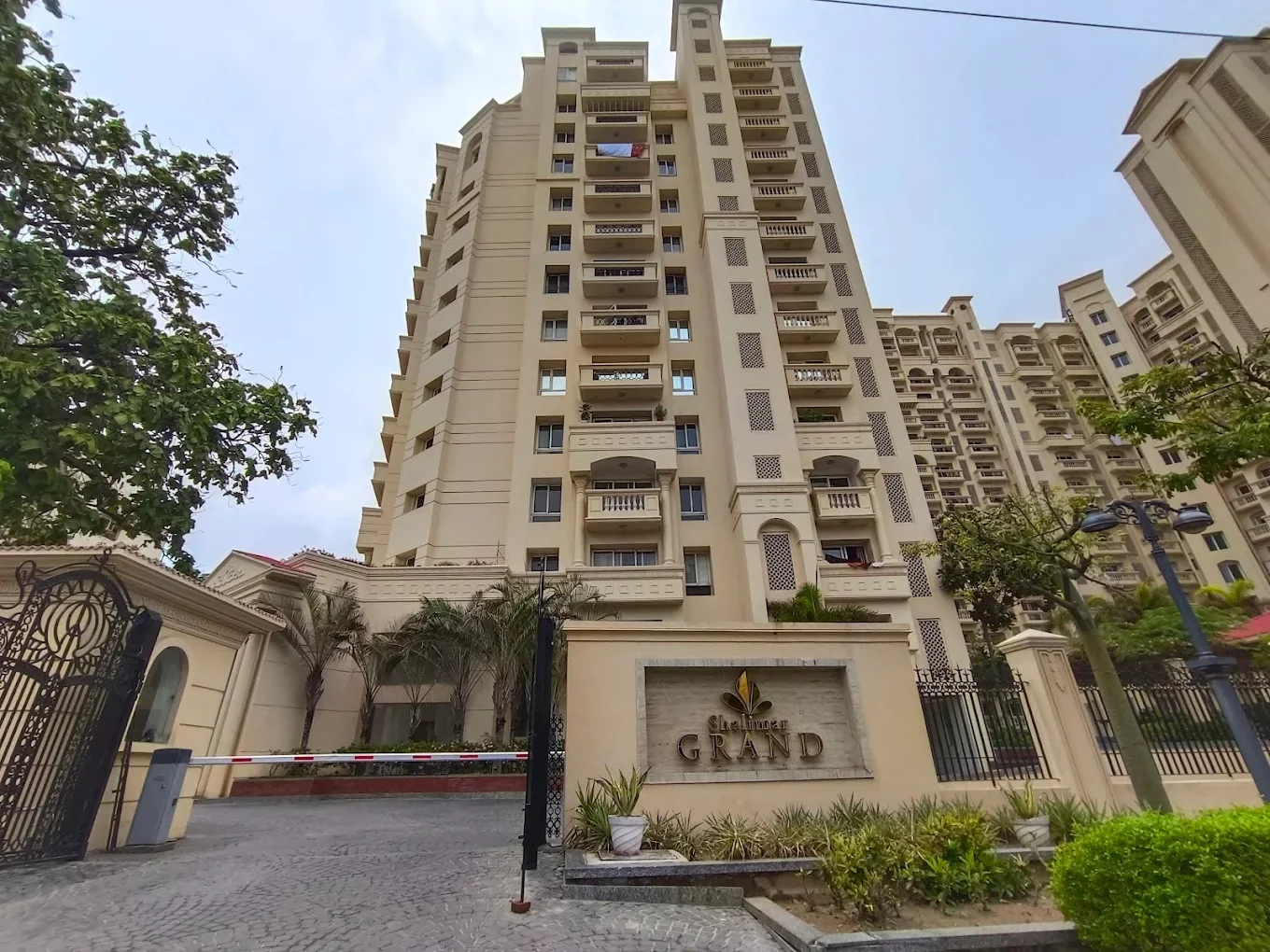 Shalimar Group in Lucknow: aluminium & upvc systems by Riyom Global Solutions